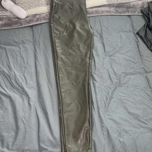 M olive green pleather leggings - Picture 3 of 4